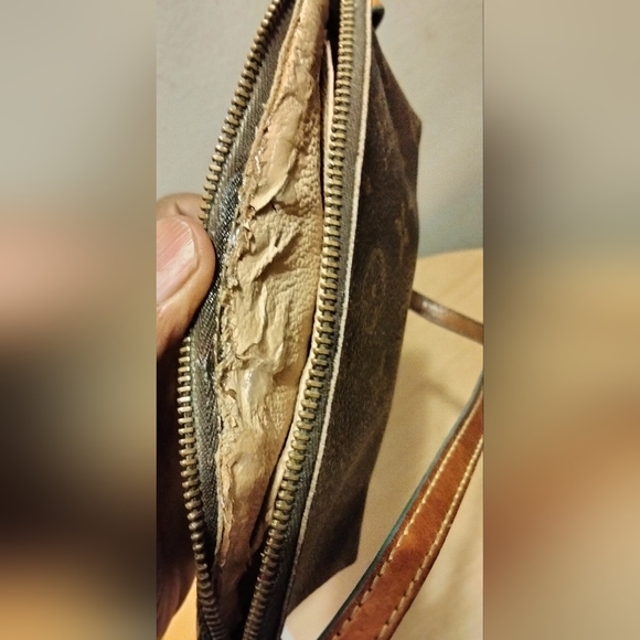 Genuine Louis Vuitton Monogram Cosmetic Pouch - Picture 7 of 16